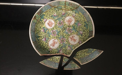 Тарелка Старого Китая разбита на 7 фрагментов